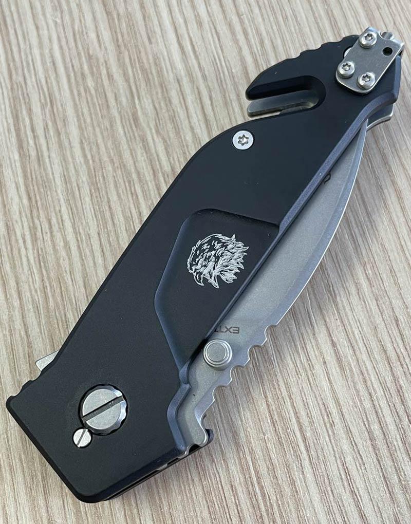 incisione su guancetta coltello in alluminio