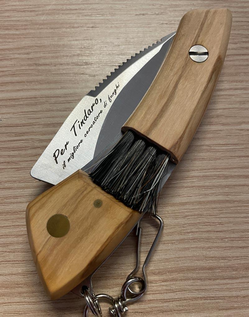 incisione testo su coltello funghi